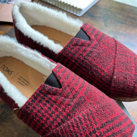 TOMS womens red and black plaid with cozy interior - Picture 2 of 5